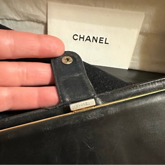CHANEL Caviar Black Wallet - Picture 5 of 10